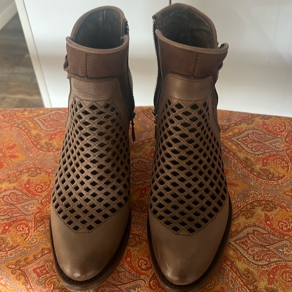 Cuadra beige booties